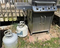 CHAR BROIL GRILL, WITH 2 Tanks, GRILL MADE A