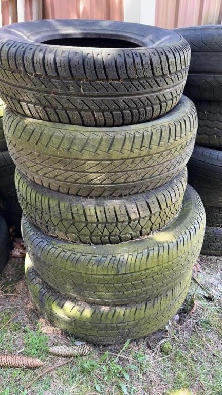 TIRES STACKS IF TIRES FOR GARDEN PLANTERS 5 TIRES