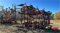 OFFSITE:1981 Morris Magnum CP743 Cultivator, 43'