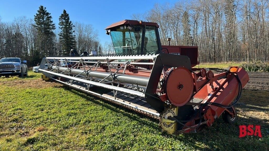 OFFSITE:Case IH 8820 Swather 30'
