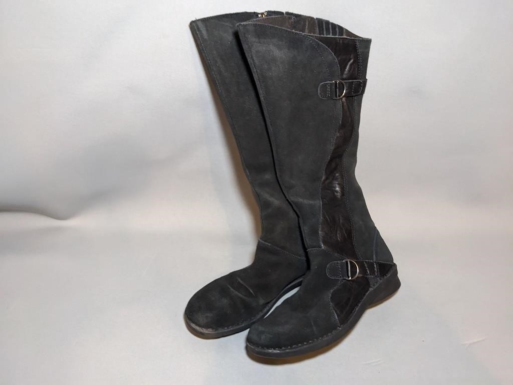 Womens Size 8 Clarks Boots