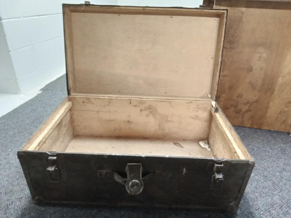 Storage trunk, 17" x 30.5" x 13"