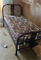 ANTIQUE METAL TWIN BED FRAME
