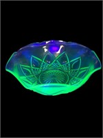 Uranium Glass Hazel atlas diamond crimped bowl
