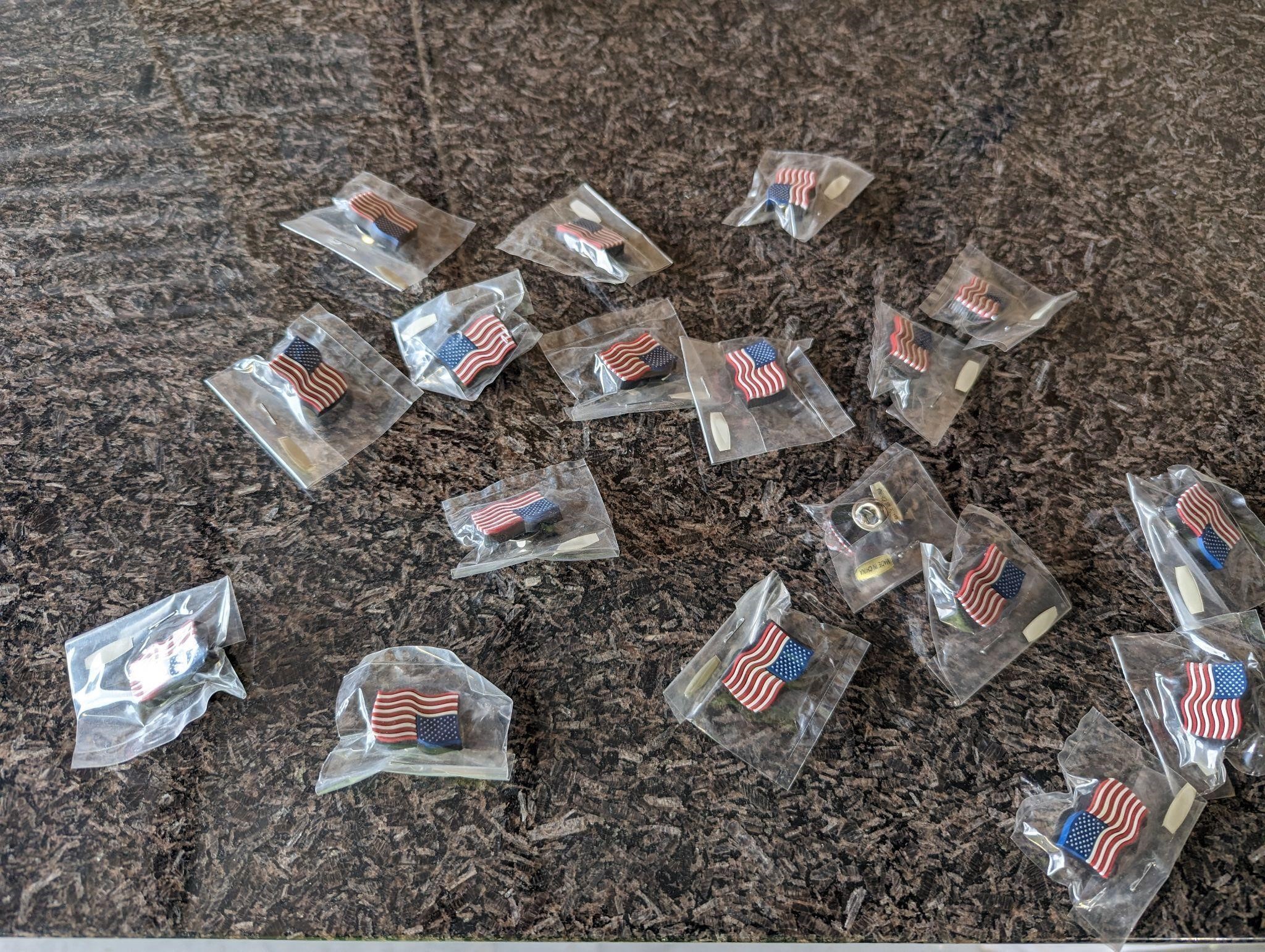 $72 Lot of 18 US Flag Lapel Pins HIGH Quality