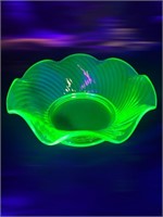 Uranium Glass Swirl pattern ruffled bowl medium