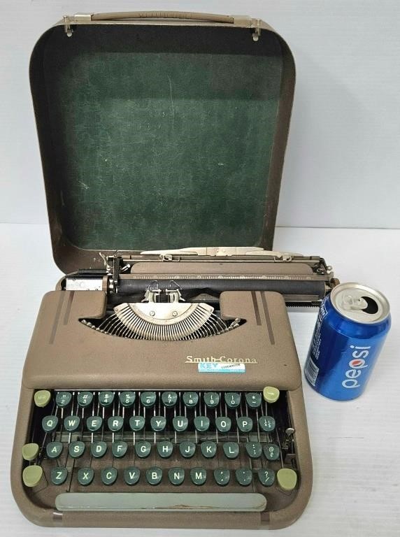 Vintage Smith-Corona Key Typewriter w Case