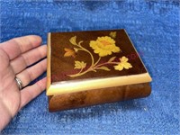 Vtg inlay flower music box (Sankyo, Japan)