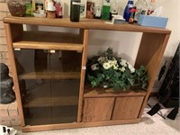 OAK ENTERTAINMENT UNIT W/ SMOKED DOORS 45" H X