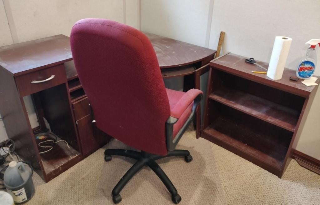 Corner Desk & Office Chair