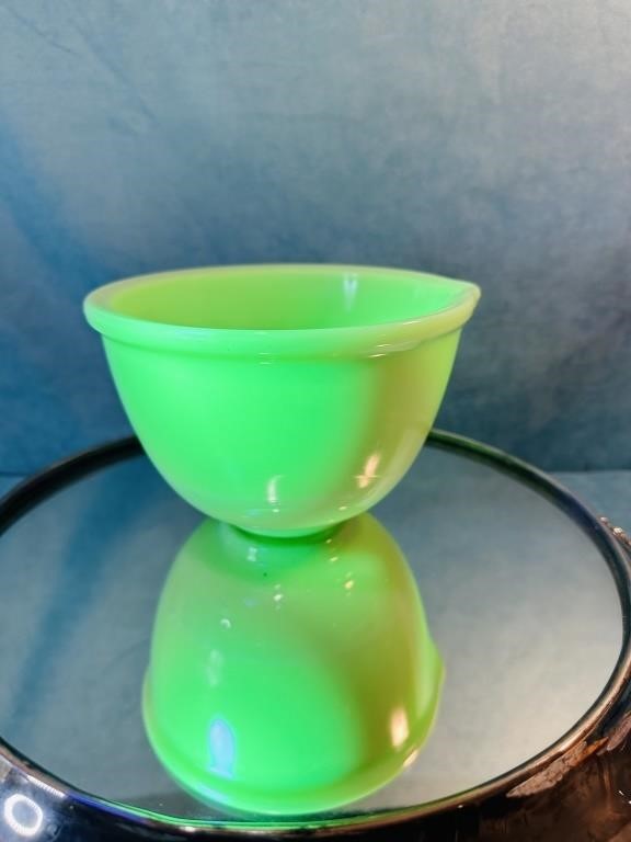Fenton Jadeite (uranium) Pour Lip Mixing Bowl