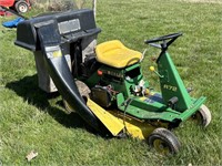 JOHN DEERE R72 RIDING LAWN MOWER WITH BAGGER