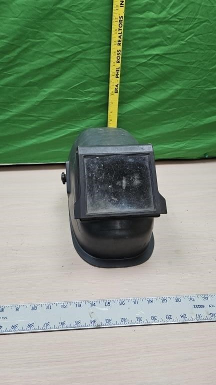 Welding helmet