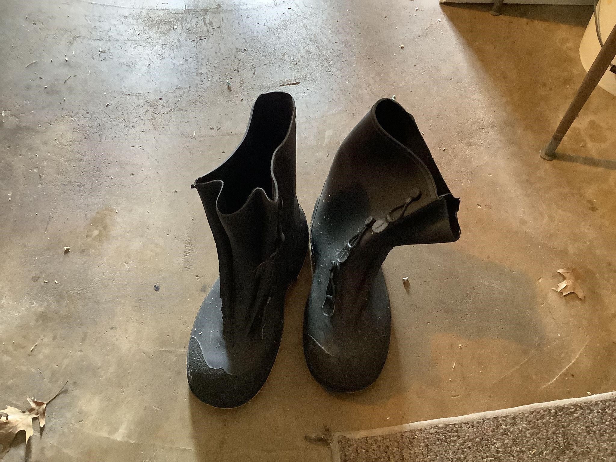 11-13 rubber boots