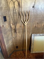 Antique Straw Fork & Rug Beater