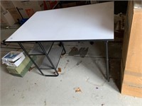 MODERN TABLE AND CHAIR 3' DESK