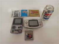 Game Boy color et Game Boy Advance avec jeu et