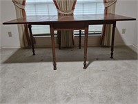Vintage Gate Leg Table in Nice Condition