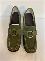 2 Pair Women'0s Shoes - Size 6