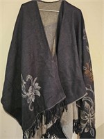 Ladies Gray Shawl w/ Flower Design