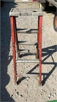 Painter ladder aprox 4 ft tall.