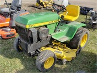 John Deere 300 Lawn Tractor