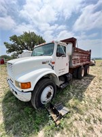 1999 International 4900 Dumptruck