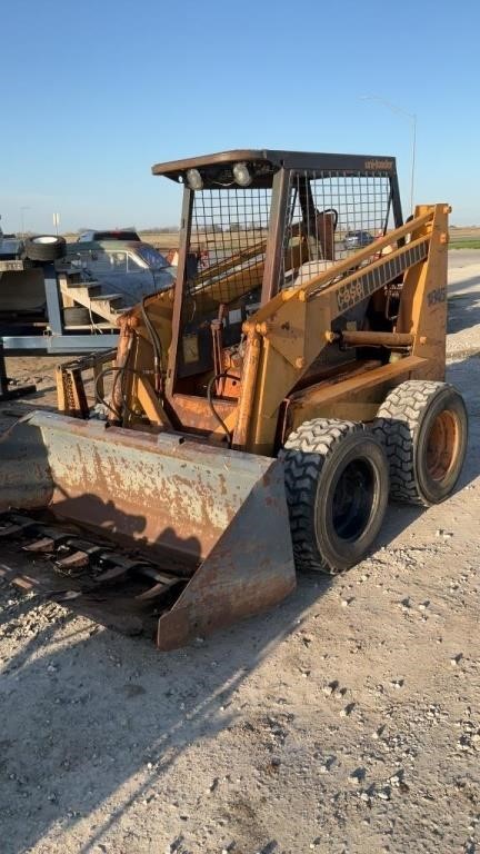 Case 1845 skid loader, runs and drives Showing