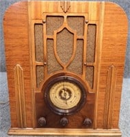 Antique Ward's Airline Tube Radio