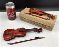 Petite boîte et violon décoratifs
