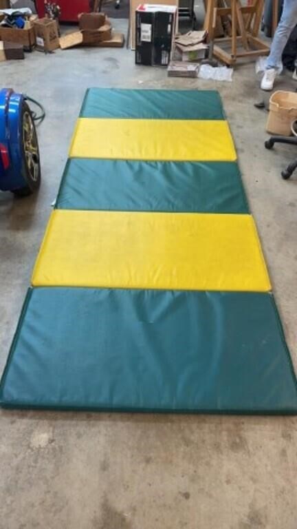 10 x 4 foot green and yellow mat