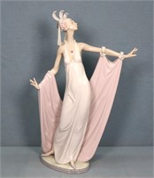 Lladro "Grand Dame" Figurine No. 1568