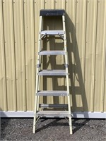 Featherlite Fiberglass Step Ladder