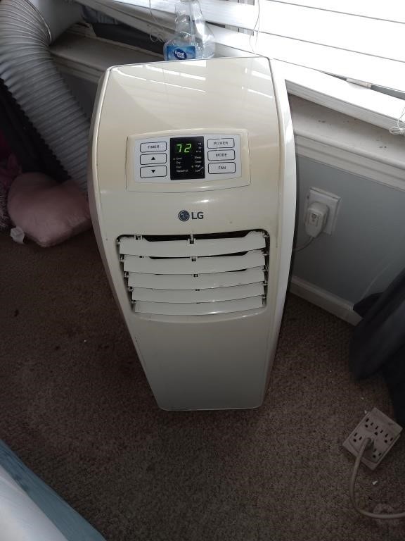LG portable AC works with remote.