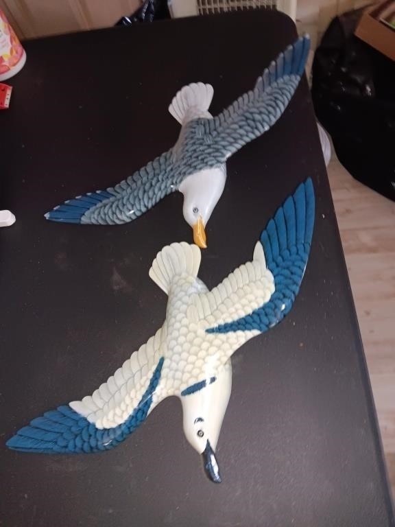 Pair of Seagulls 20 inches wide hard plastic hang