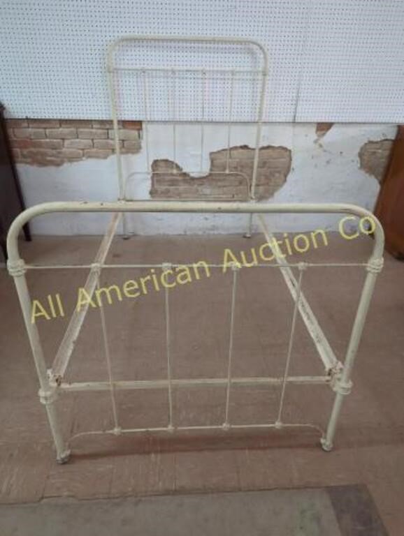 ANTIQUE IRON TWIN SIZE BED