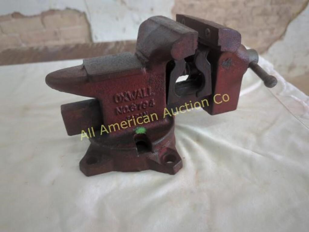 VINTAGE OXWALL NO. 6794 SWIVEL VISE