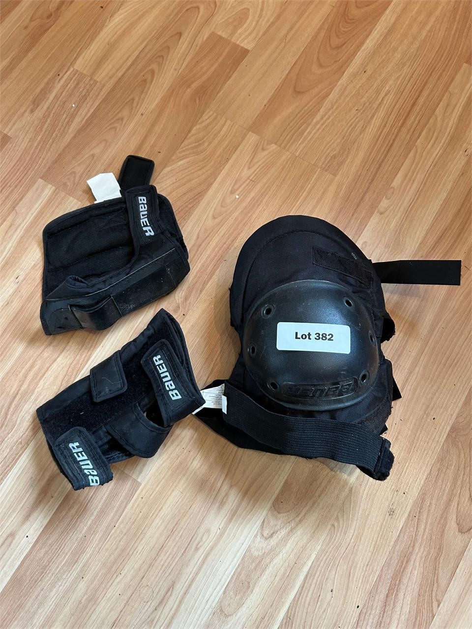Bauer Knee and Wrist Guards Senior Large