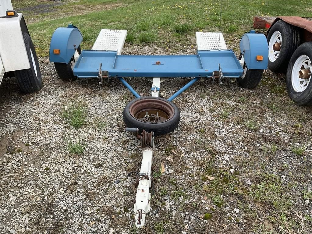 Tow dolly with straps included
