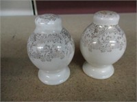 Vintage Ceramic Salt & pepper Shakers w /Gold