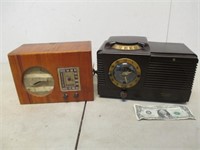 2 Vintage Radios - Philco Bakelite Brown Clock
