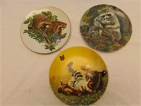 Decorative plates, 2 raccoons 1 tiger cub