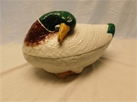 Duck bowl for serving.