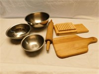 Bowls, cutting board, bread slicer, rolling pin