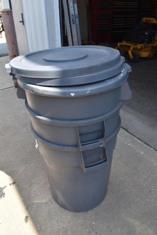 3 Rubbermaid Brute Commercial 32gal containers wis