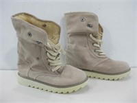 Fuzzy Lined Boots Unknown Size Pre-Owned