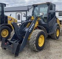 (BX) 2021 John Deere 204L Loader