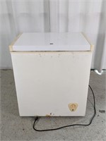 (1) Kenmore Chest Freezer