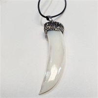 SILVER MOTHER OF PEARL  NECKLACE (~WEIGHT 7.84G)