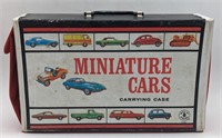 (DD) Miniature car carrying case with cars
